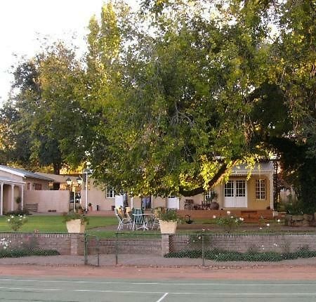 Rose Garden Manor House Apartment Harrismith Exterior photo