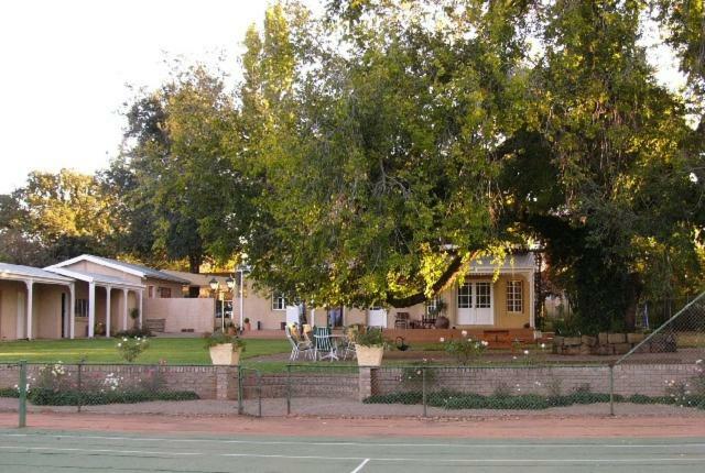 Rose Garden Manor House Apartment Harrismith Exterior photo